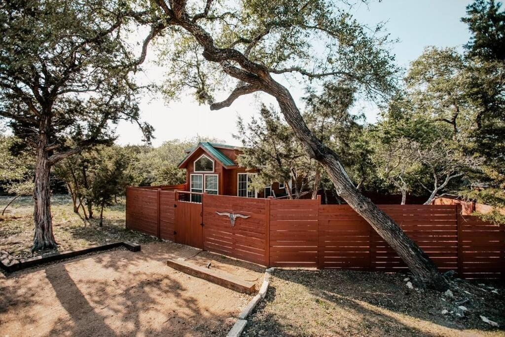 The Longhorn Cabin - Cabins At Rim Rock Остін Екстер'єр фото