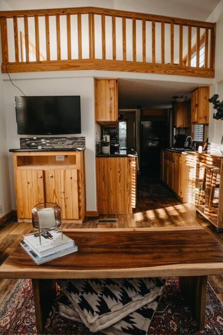 The Longhorn Cabin - Cabins At Rim Rock Остін Екстер'єр фото